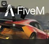 Ein schnittiger, orangefarbener Sportwagen fährt in der Abenddämmerung durch eine Stadtlandschaft und fängt den Nervenkitzel von gta rp ein. Das Bild zeigt das FiveM-Logo und den Namen in fetter weißer Schrift am oberen Rand.