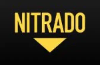 Das Bild zeigt das Wort NITRADO in fetten gelben Großbuchstaben über einem einfarbigen gelben, nach unten zeigenden Dreieck vor einem schwarzen Hintergrund mit Farbverlauf.