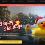 Bild mit einem Werbebanner von Nitrado. Drei Gummienten mit Weihnachtsmannmützen schwimmen auf dem Wasser, umgeben von Schnee. Der Text lautet „Frohe Feiertage“ mit einem Angebot für 15 % Rabatt auf ausgewählte Serverprodukte. Ein Button darunter lädt Benutzer ein, während des Winterschlussverkaufs 2024 Server zu mieten.