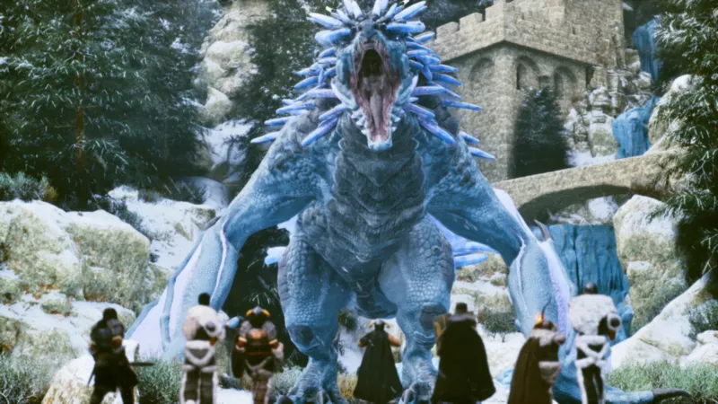 Ein großer, blauer Eisdrache mit Stacheln und offenem Maul überragt eine Gruppe von Menschen in Winterkleidung, die in einem verschneiten Wald in der Nähe einer Steinfestung auf einem ARK: Survival Ascended-Server stehen.