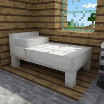 minecraft-server-guide: hosten, modden, spielen mit freunden – dein zentraler ratgeber | 15 Ein weißes Minecraft-Bett mit einem Kissen und einer Decke sitzt in der Ecke eines hölzernen Zimmers mit einem Fenster. Sonnenlicht strömt herein und beleuchtet die blockigen Möbel und Holzwände.