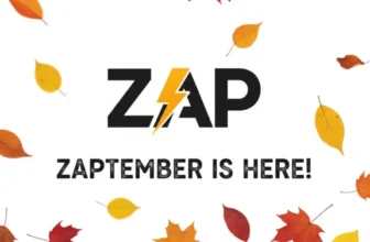 Herbstblätter umgeben den Text ZAP mit einem Blitz, der das A ersetzt, über der Phrase ZAPTEMBER IS HERE! Feiern Sie den ZAPTEMBER 2025 auf einem strahlend weißen Hintergrund.