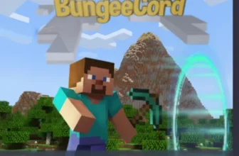 Ein Minecraft Charakter, der eine Spitzhacke hält, läuft auf ein leuchtendes Portal zu, mit grünen Hügeln und einem Berg im Hintergrund. Der Text darüber lautet Minecraft BungeeCord in Blockbuchstaben - perfekt für alle, die Bungeecord Server mieten wollen.